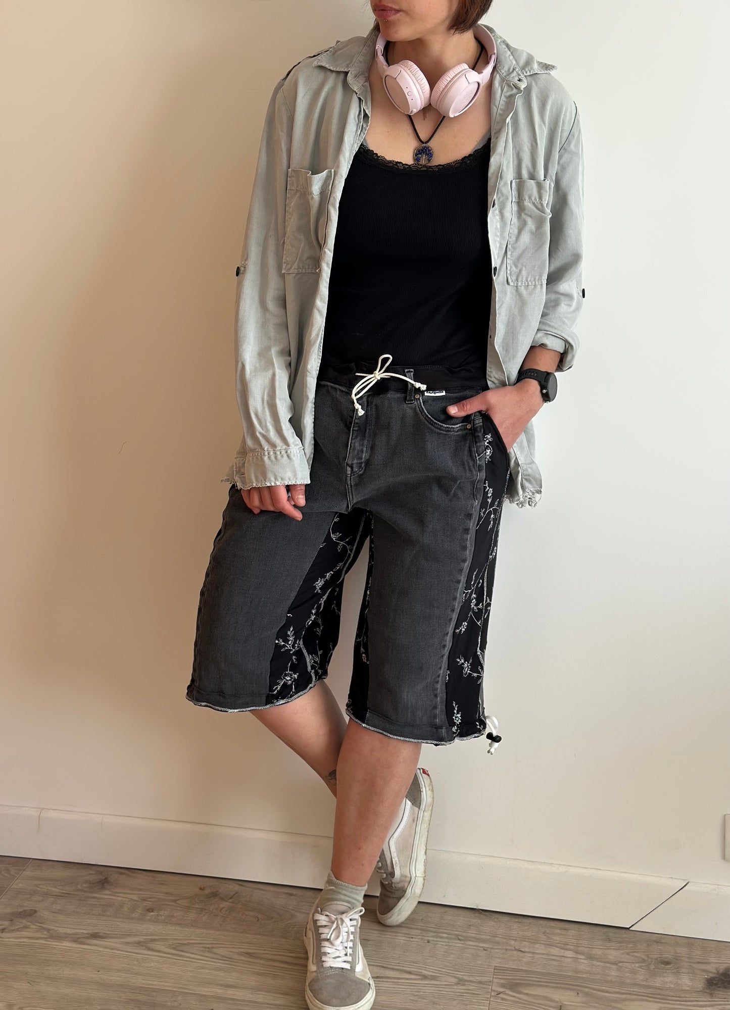 Bermuda upcyclé unisexe – pièce unique en jean et tissu élastique – taille unique S à XXL