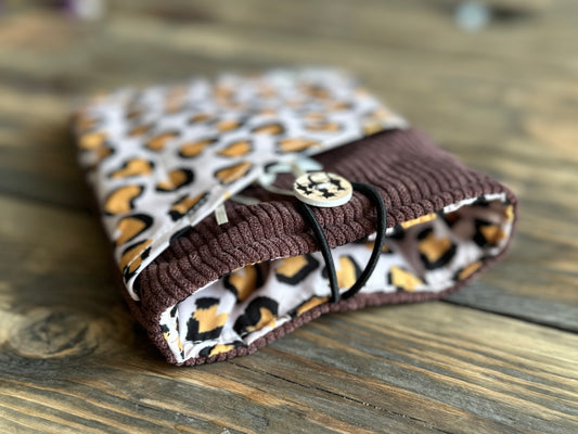 Pochette à livre et liseuse léopard