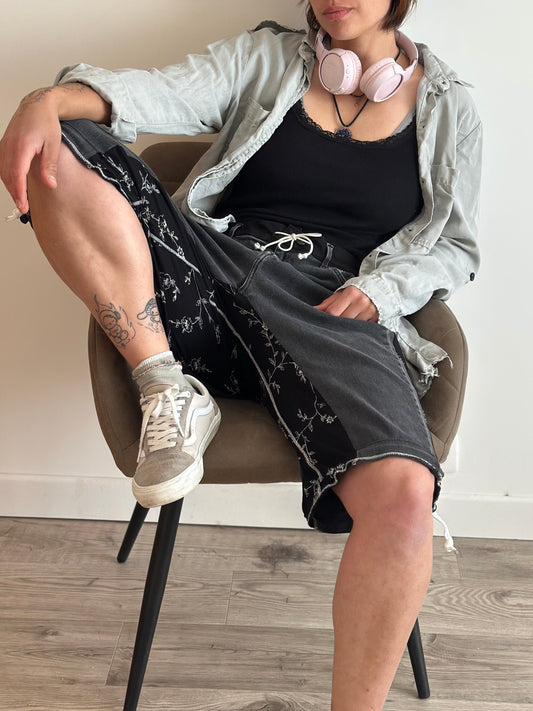 Bermuda upcyclé unisexe – pièce unique en jean et tissu élastique – taille unique S à XXL