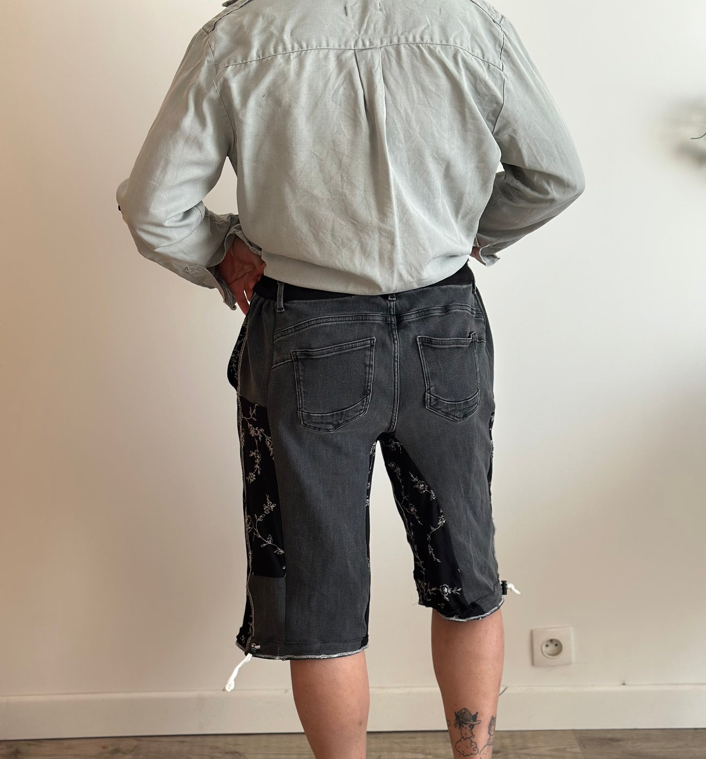 Bermuda upcyclé unisexe – pièce unique en jean et tissu élastique – taille unique S à XXL