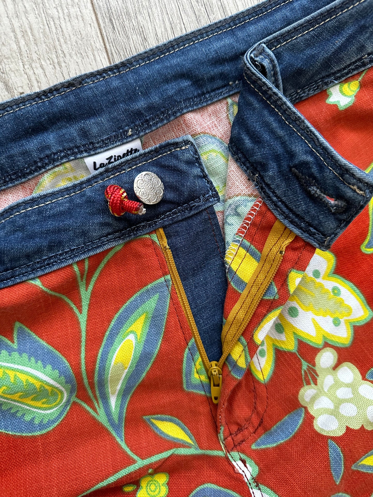 Bermuda unisexe revalorisé – jean Armand Thiery & tissu Estonie – pièce unique